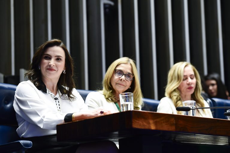 Papel do CFM e dos CRMs na defesa da boa medicina, é destacado no Senado