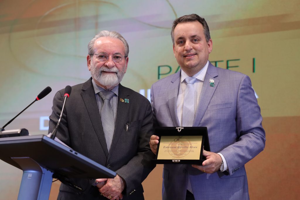 Solenidade celebra 80 anos do CFM com homenagens e defesa da qualidade da medicina